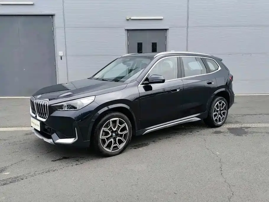 BMW X1 Model Year sDrive25Li X Design Package 2026