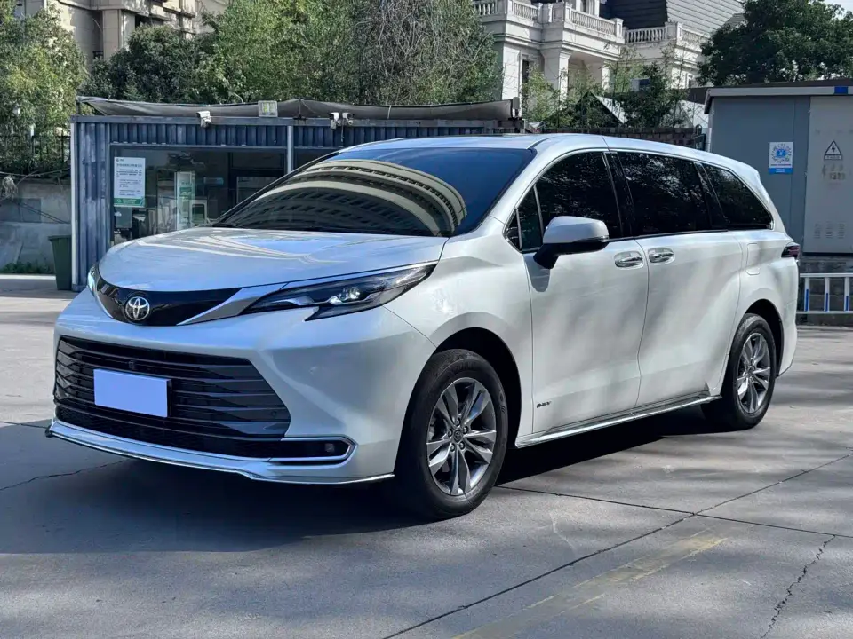 Toyota Sienna 2.5L Hybrid 4WD Premium Edition 2024