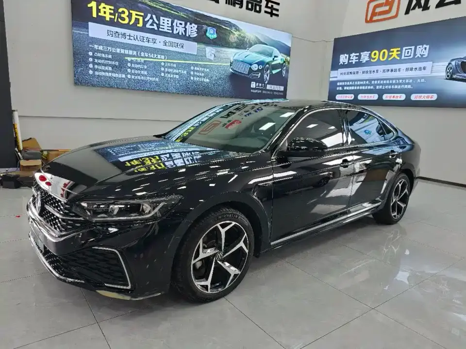 Volkswagen Passat Facelift 330TSI Starlight Luxury Edition 2023