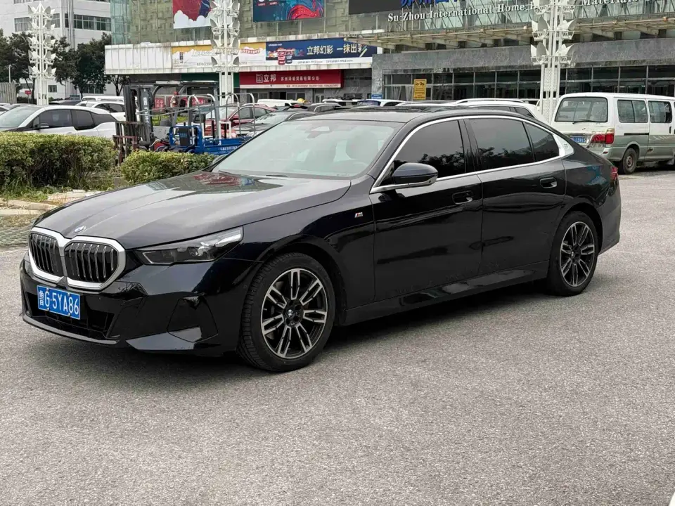 BMW 5 Series 530Li Leading M Sport Package 2024