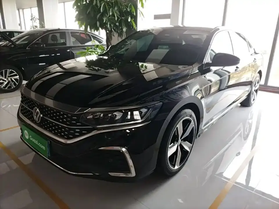 Volkswagen Passat Facelift 330TSI Starlight Elite Edition 2023