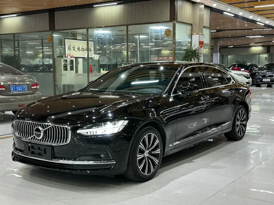 Volvo S90 Model B5 Momentum Luxury Edition 2021