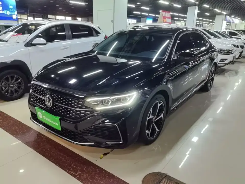 Volkswagen Passat Outstanding 380TSI Starlight Dragon Glory Edition 2025