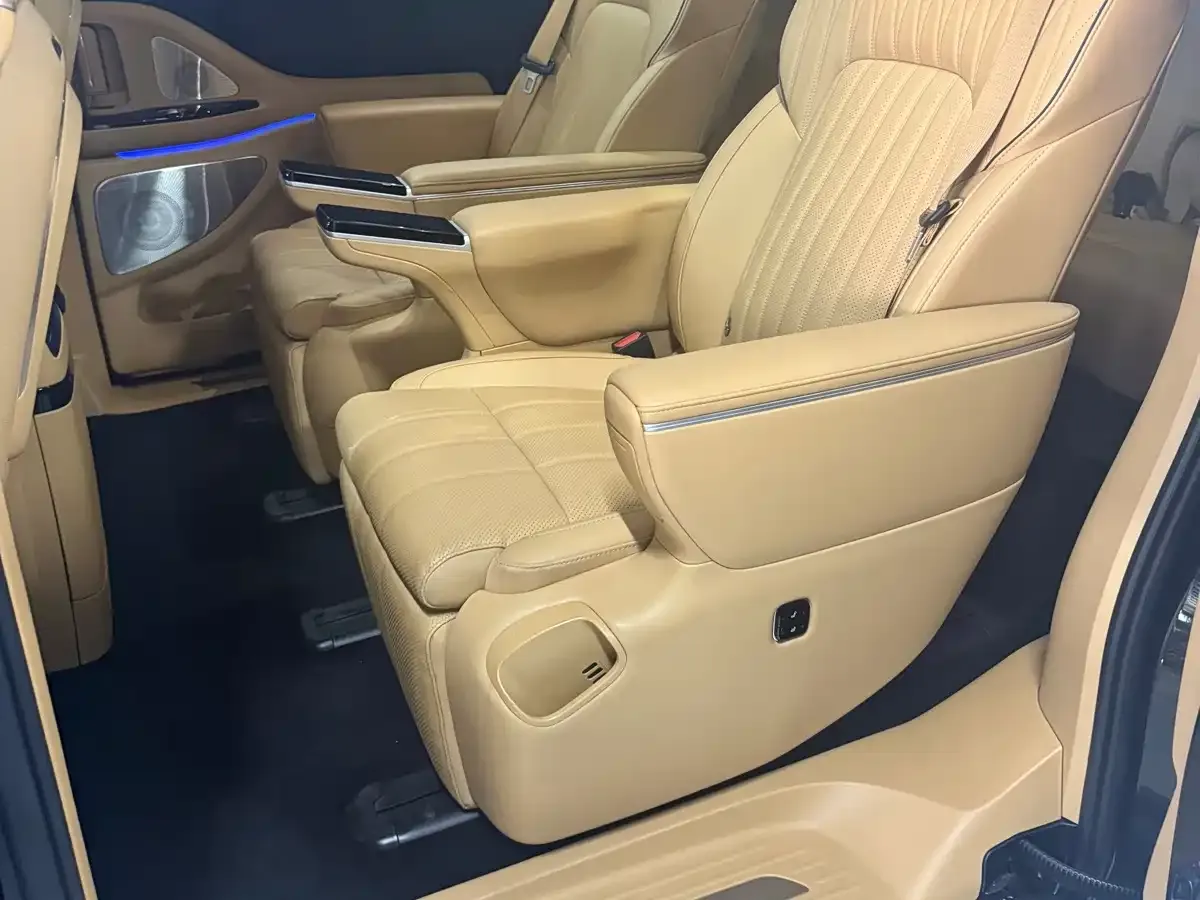 Voyah Auto Voyah Dreamer PHEV AWD Flagship Kunpeng Edition 2025 — фото 8