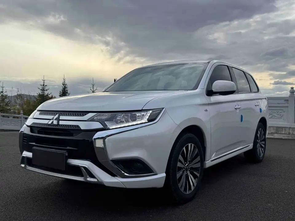 Mitsubishi Outlander Facelift 2.0L 2WD Comfort Edition 5-Seater 2022