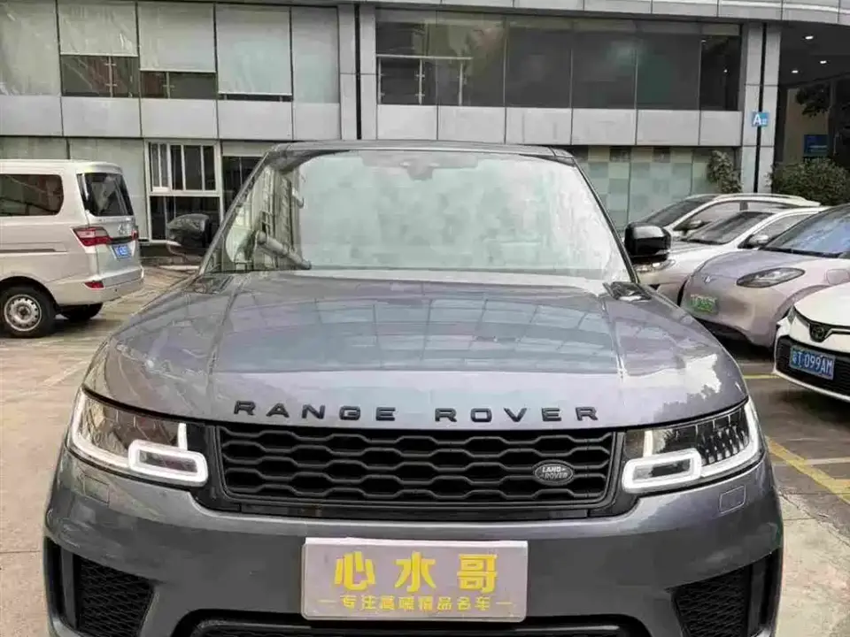 Land Rover Range Rover Sport 3.0 L6 Gloss Black Edition 2021