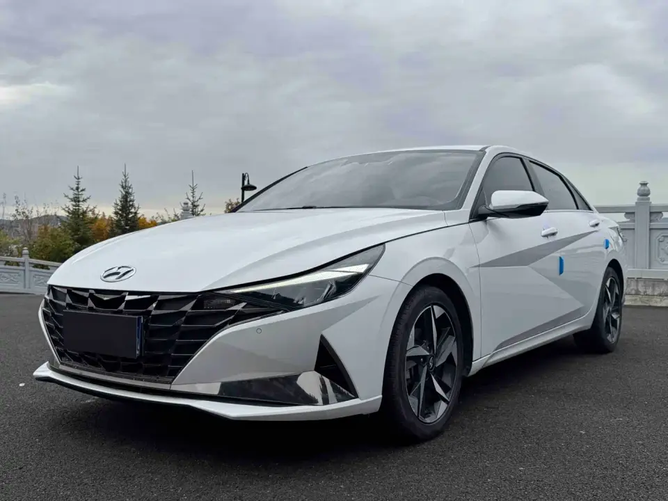 Hyundai Elantra 1.5L CVT LUX Premium Edition 2023