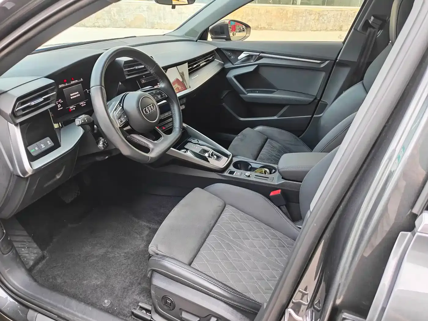 Audi A3 Sportback 35 TFSI Luxury Sport 2023 — фото 2