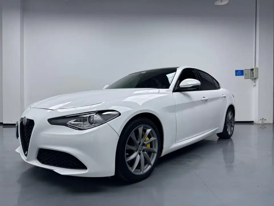 Alfa Romeo Giulia 2.0T 280HP Luxury Edition 2019