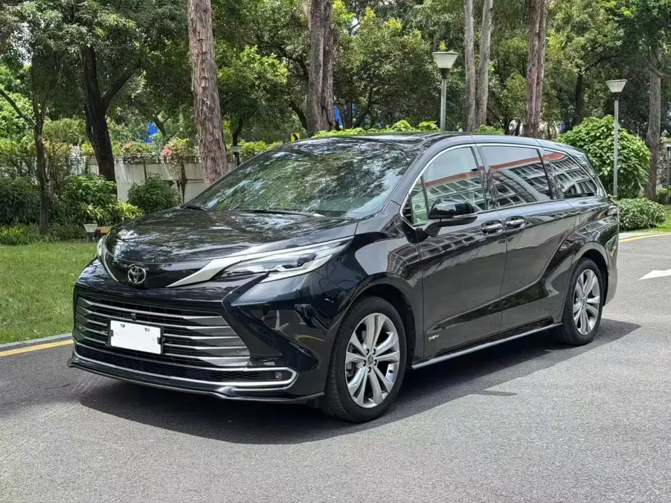 Toyota Sienna 2.5L Hybrid Ultimate Premium Edition 2024