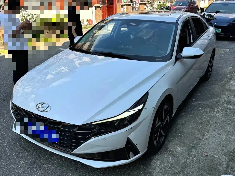 Hyundai Elantra 1.5L CVT LUX Premium Edition 2022