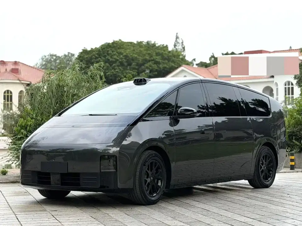 Li Auto MEGA Ultra 2024