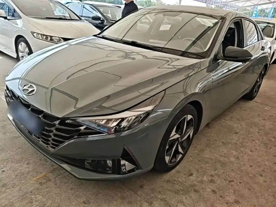 Hyundai Elantra 1.5L CVT LUX Premium Edition 2021