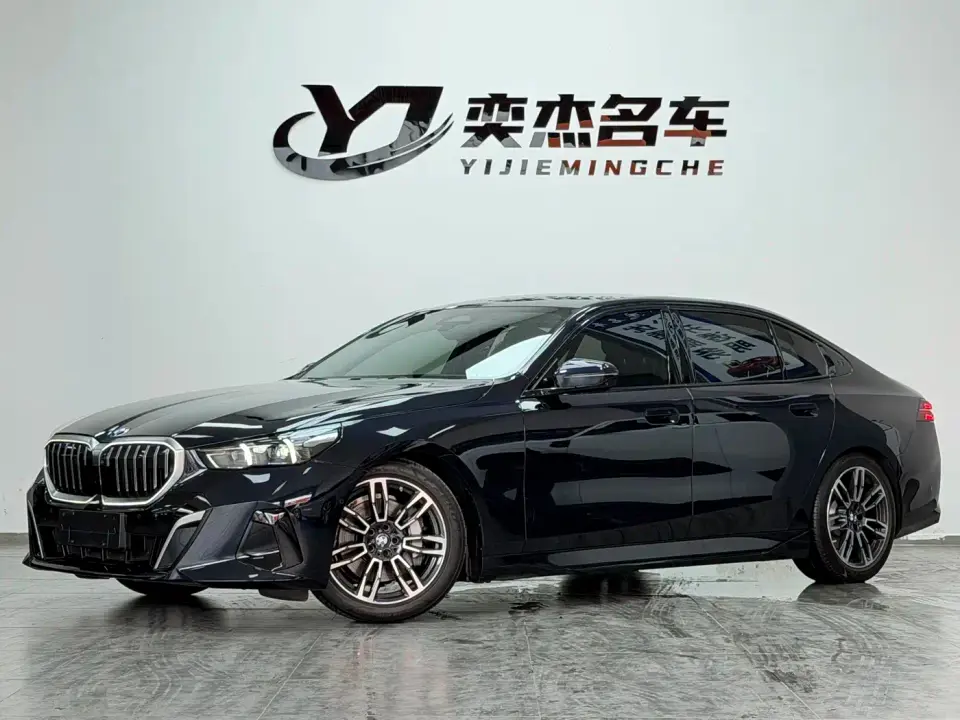 BMW 5 Series 530Li Leading M Sport Package 2024