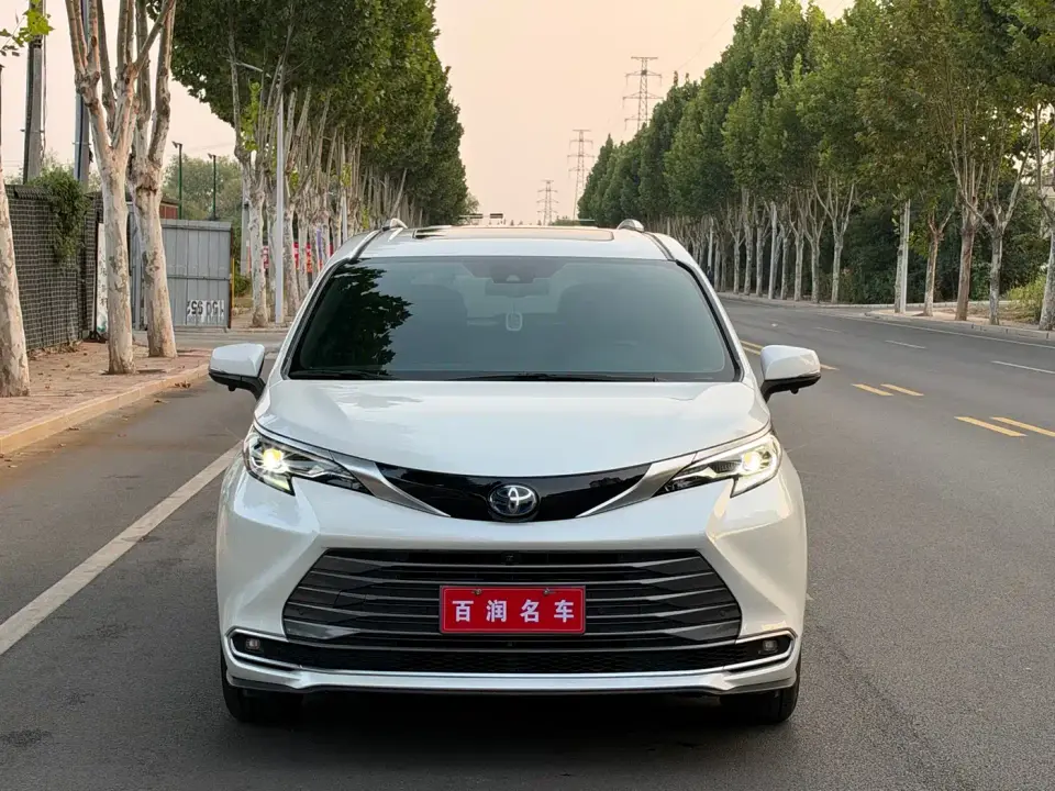 Toyota Sienna 2.5L Hybrid Premium Edition 2022