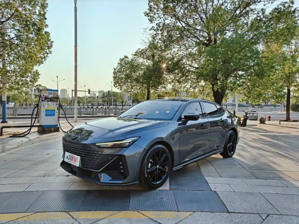 Changan UNI-V 1.5T Luxury Edition 2023
