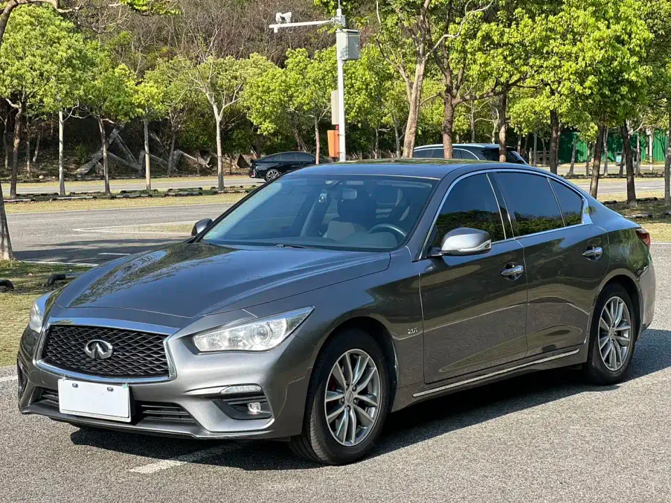 Infiniti Q50L 2.0T Comfort 2022