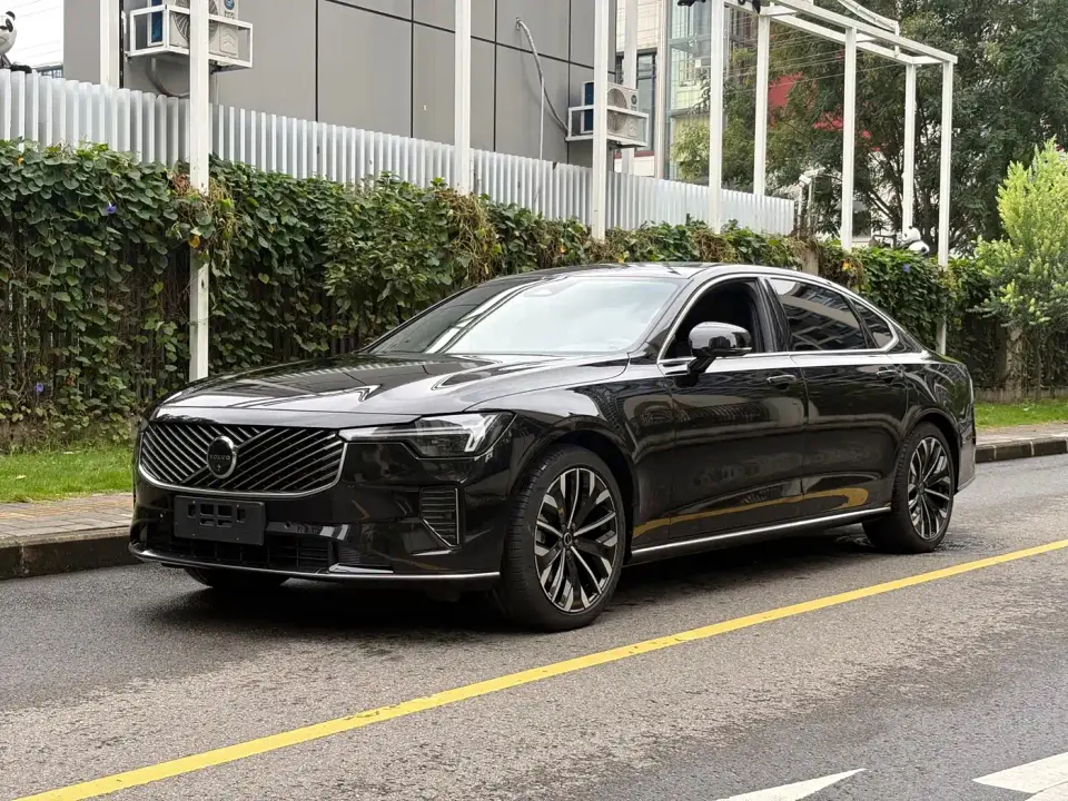 Volvo S90 B5 Zhiyuan Luxury Edition 2025
