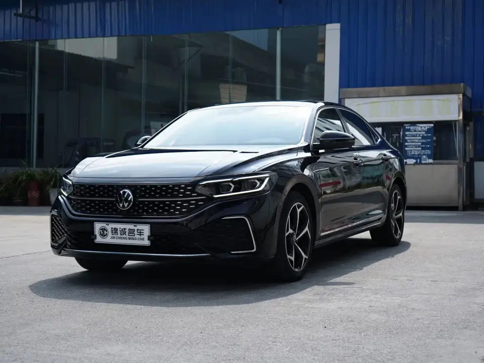 Volkswagen Passat 330TSI Luxury Edition 2023