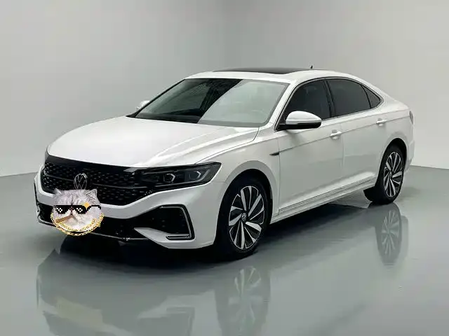 Volkswagen Passat 330TSI Starlight Luxury Edition 2021