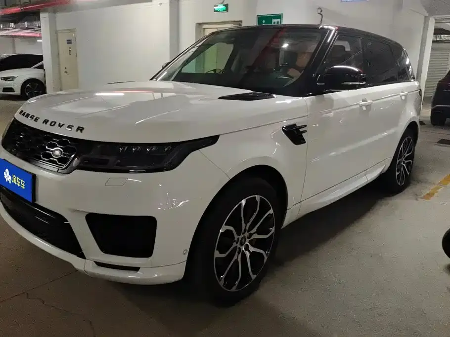Land Rover Range Rover Sport 3.0 L6 Gloss Black Edition 2021