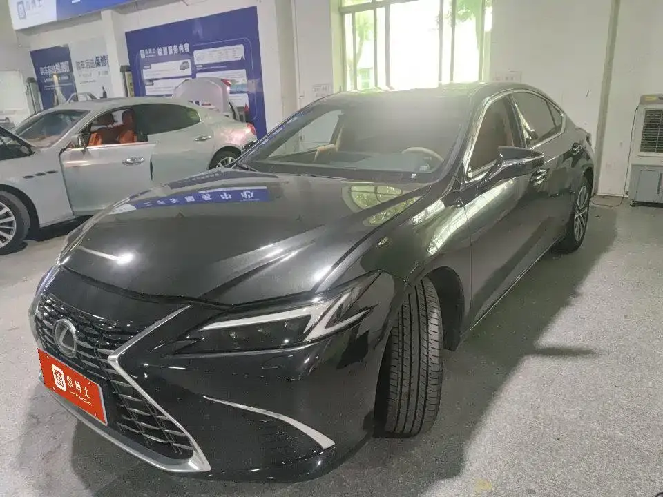 Lexus ES 200 Ultimate Edition 2026