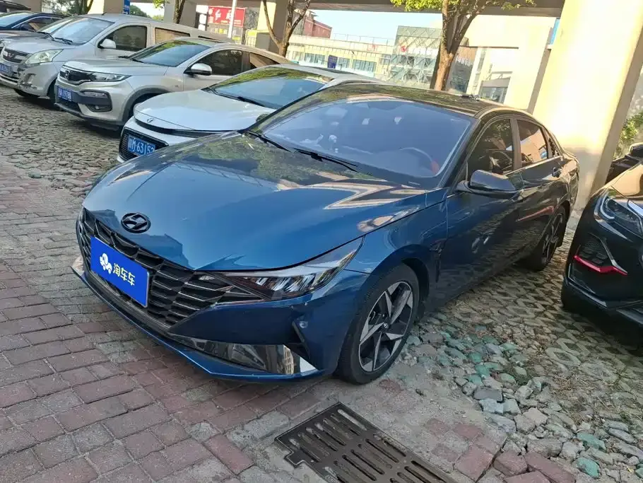 Hyundai Elantra 1.5L CVT LUX Premium Edition 2021