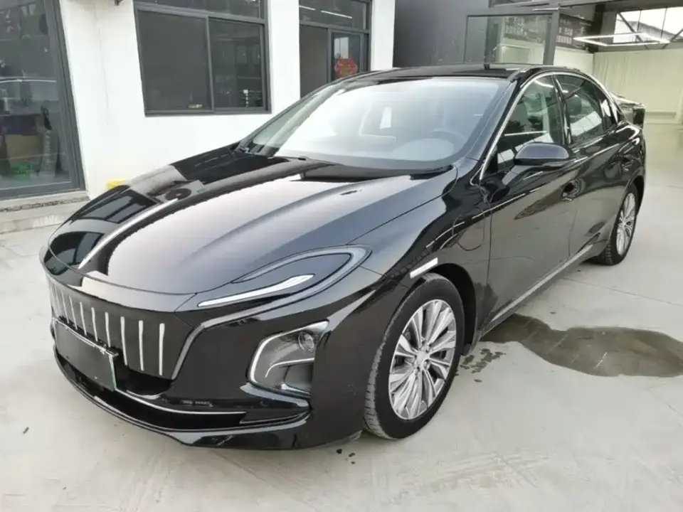Hongqi E-QM5 Model 610km PLUS 2024