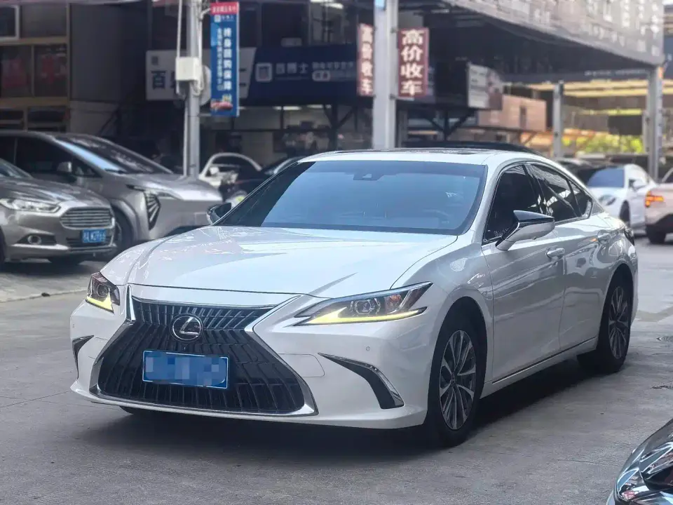 Lexus ES 200 Excellence Edition 2021