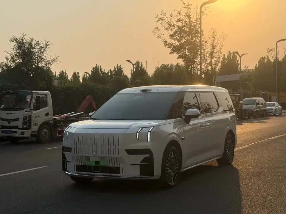 Zeekr 009 7-Seat Aisle AWD Version 108kWh 2025