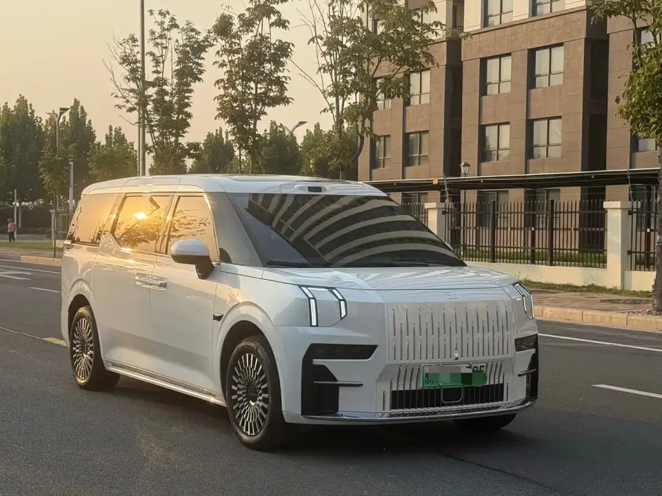 Zeekr 009 7-Seat Aisle AWD Version 108kWh 2025
