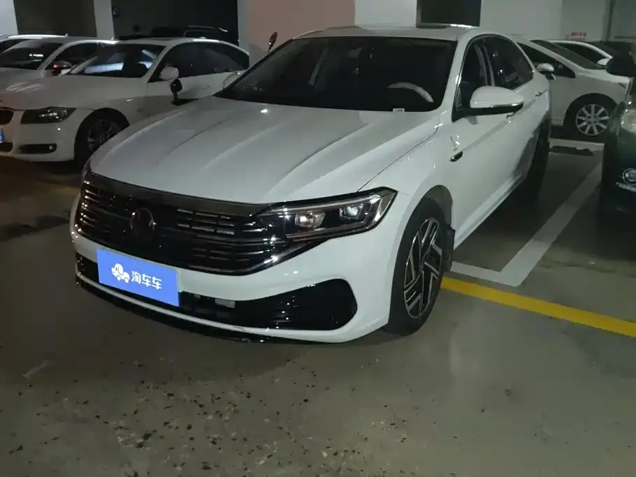 Volkswagen Sagitar 300TSI DSG Surpassing Edition 2024