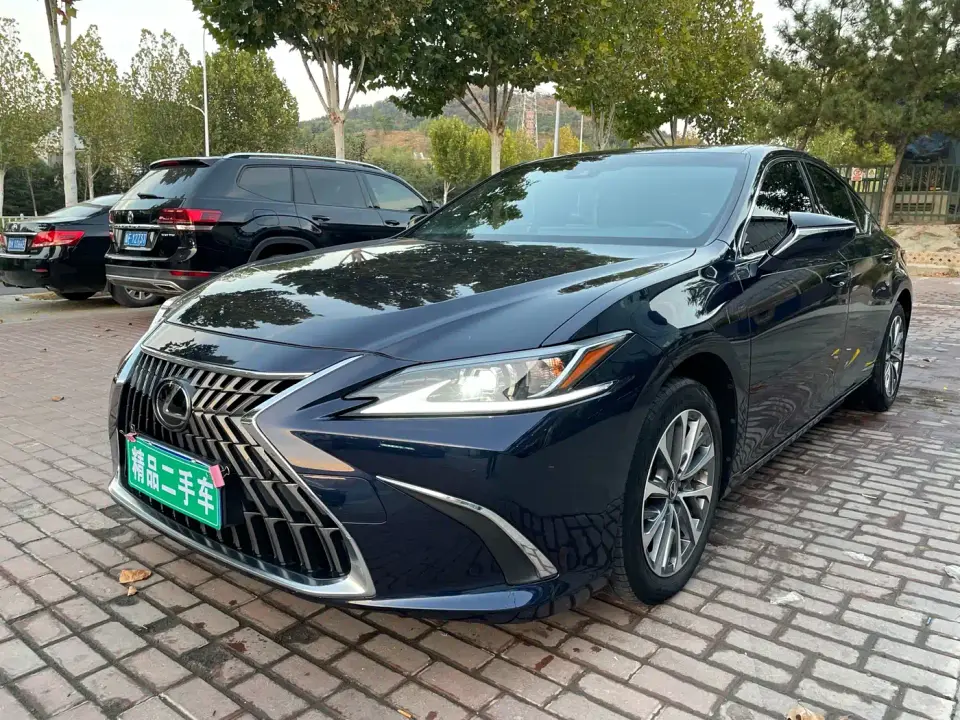 Lexus ES 200 Excellence Edition 2022