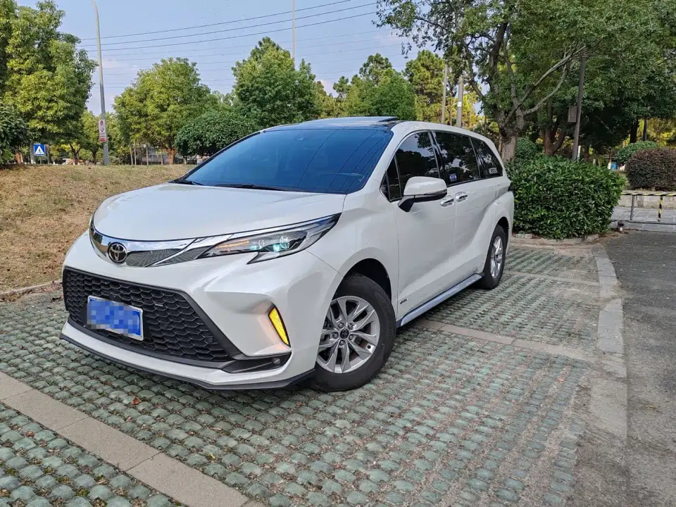 Toyota Granvia 2.5L Hybrid Comfort 2024