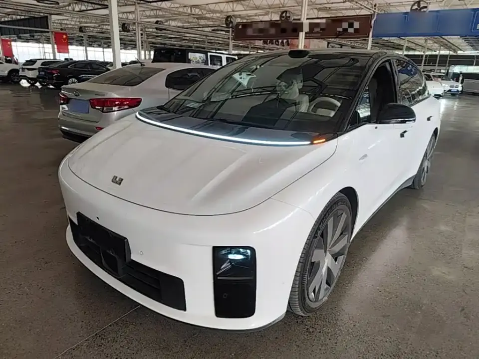 Li Auto i6 4WD Base Model 2025