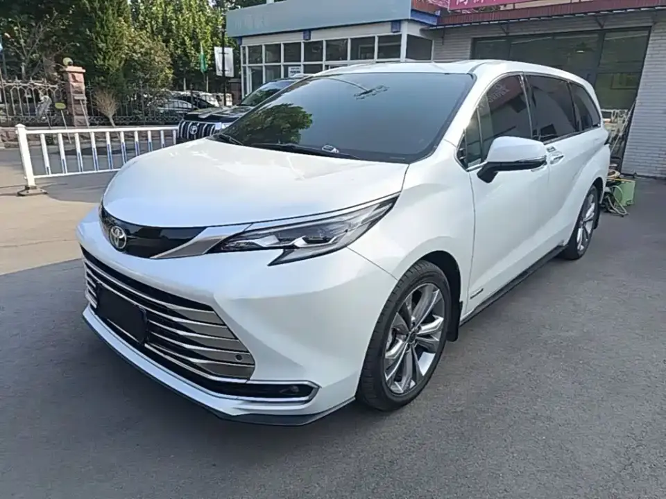 Toyota Sienna 2.5L Hybrid Premium Edition 2023