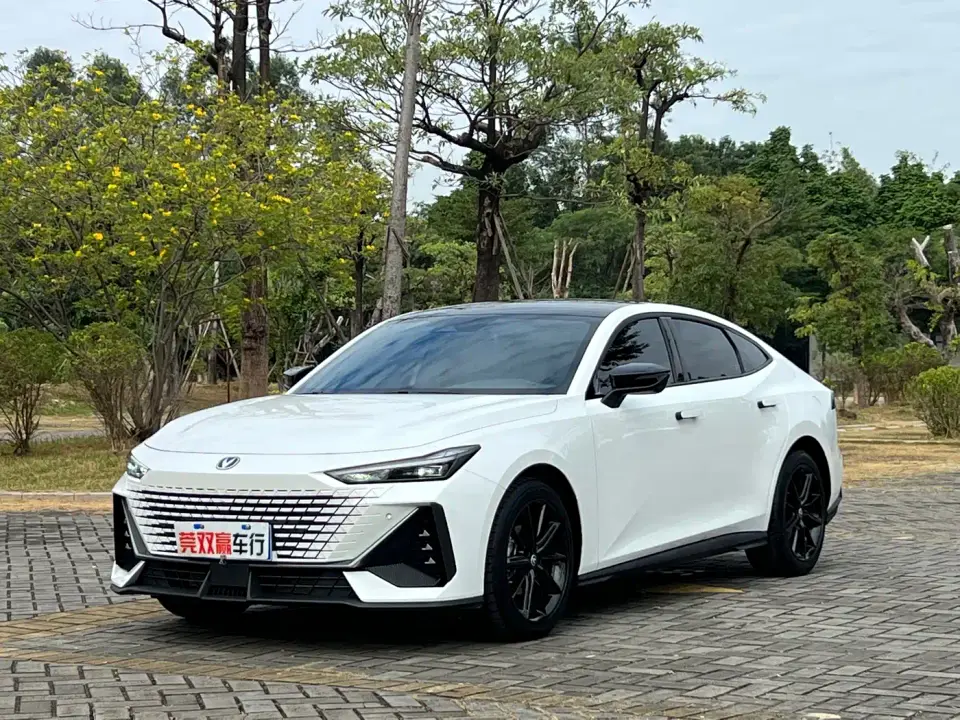 Changan UNI-V 1.5T Deluxe 2025