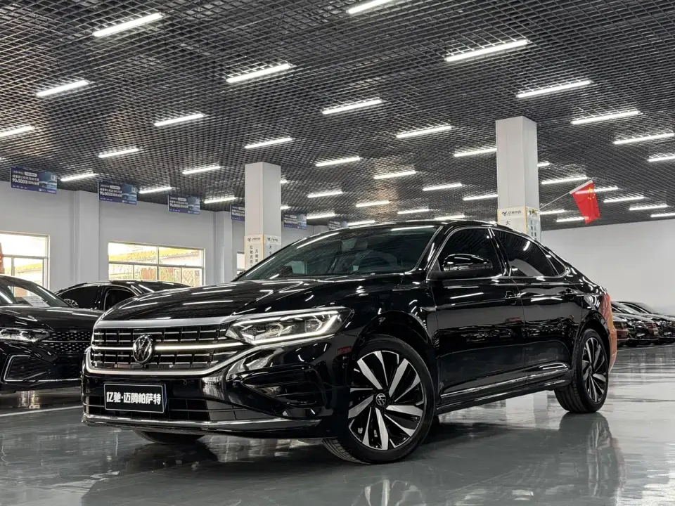 Volkswagen Passat Outstanding Edition 380TSI Dragon Glory Version 2025