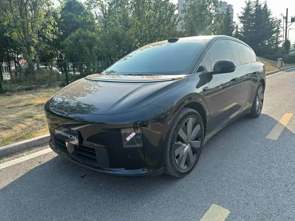 Li Auto i6 4WD Base Model 2025
