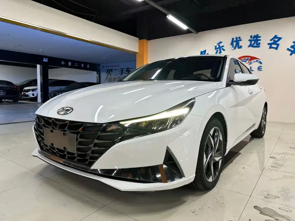 Hyundai Elantra 1.5L CVT LUX Premium Edition 2021