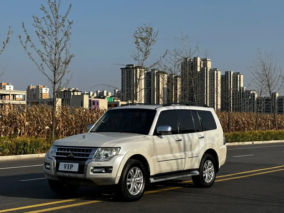 Mitsubishi Pajero (Import) 2019