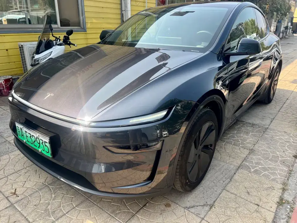 Tesla Model Y Rear-Wheel Drive 2025