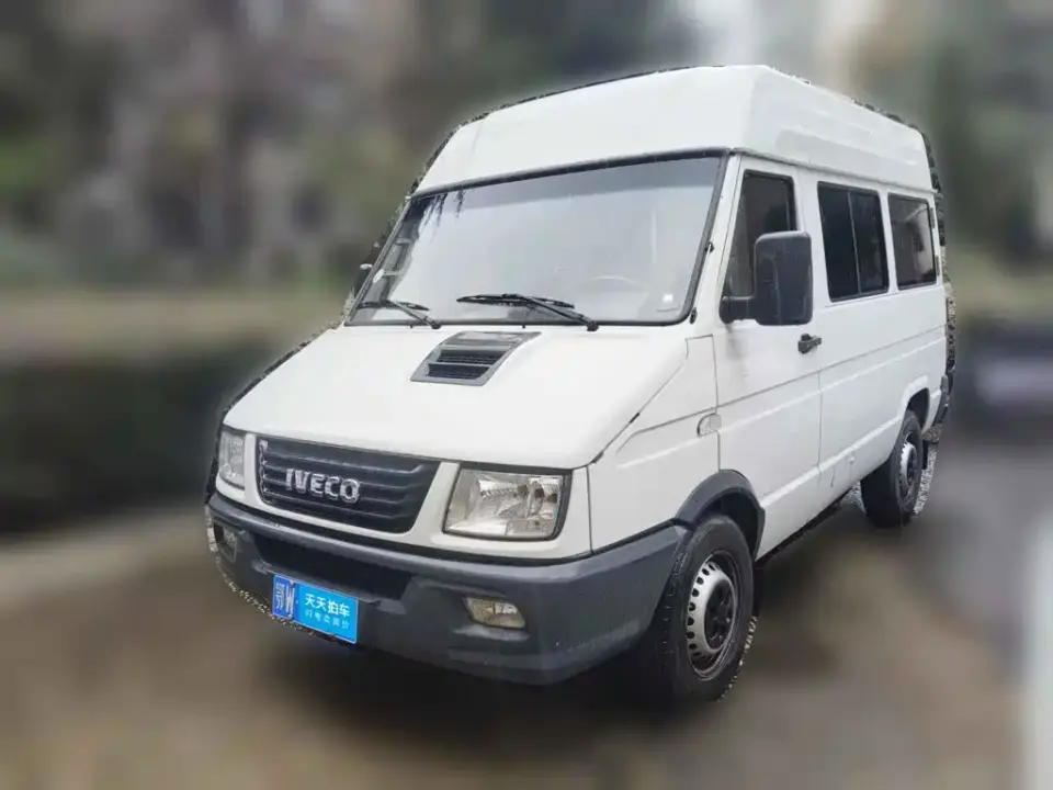 Iveco Daily 2.5T A35 M1 Bus 5-9 Seats Short Wheelbase Medium Roof Single Tire Manual Door 2022