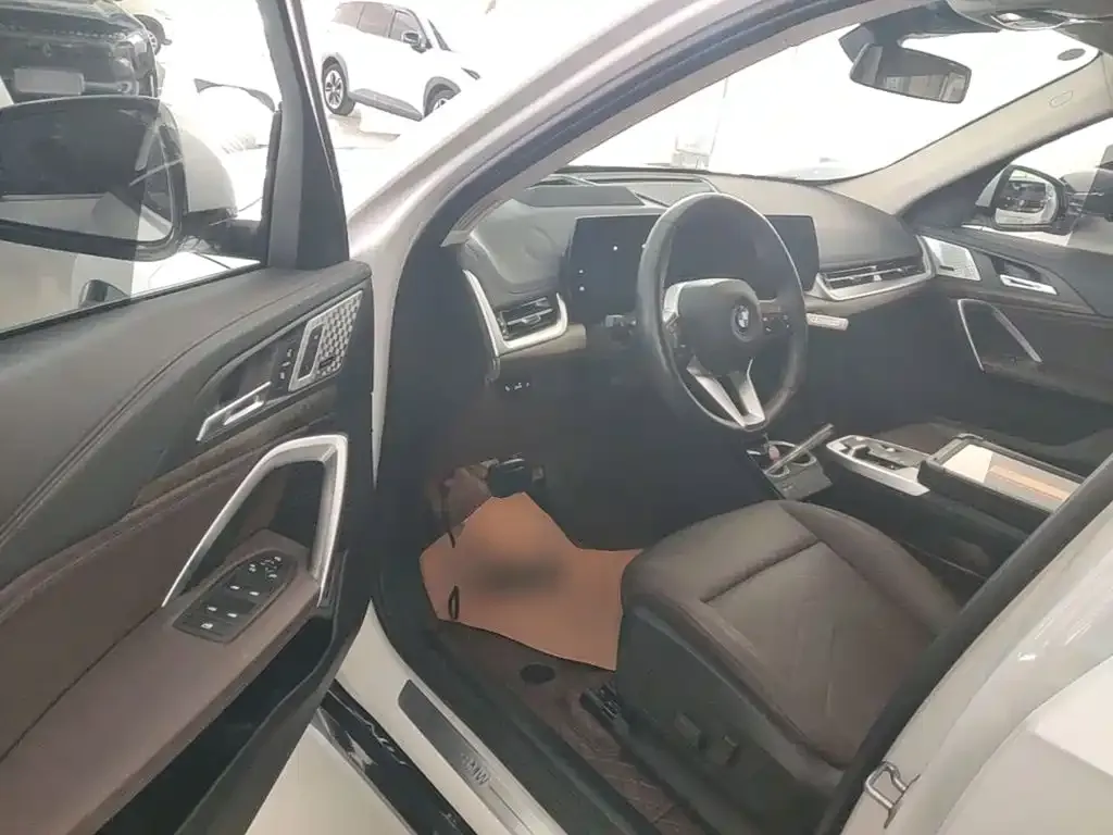 BMW iX1 xDrive30L X Design Package 2024 — фото 16