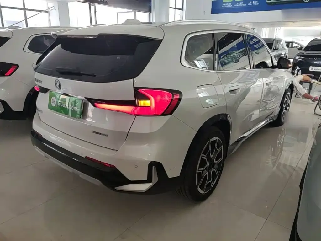 BMW iX1 xDrive30L X Design Package 2024 — фото 7