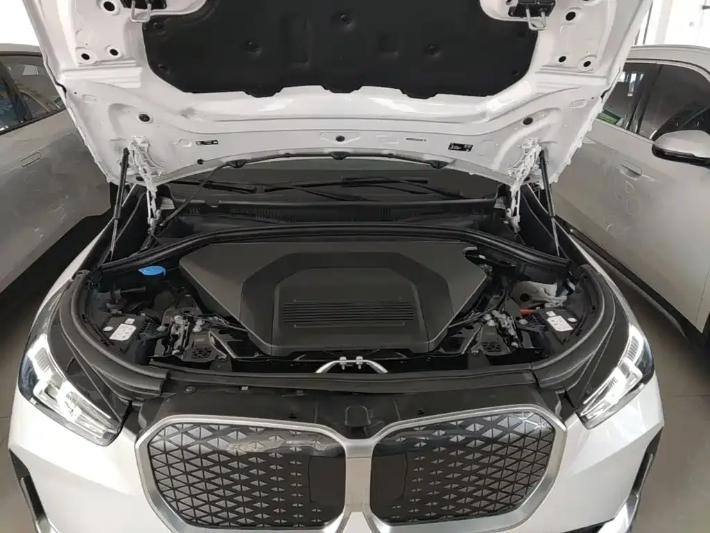 BMW iX1 xDrive30L X Design Package 2024 — фото 20