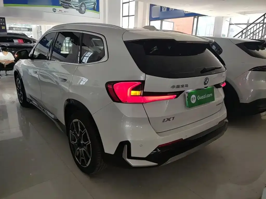 BMW iX1 xDrive30L X Design Package 2024 — фото 5