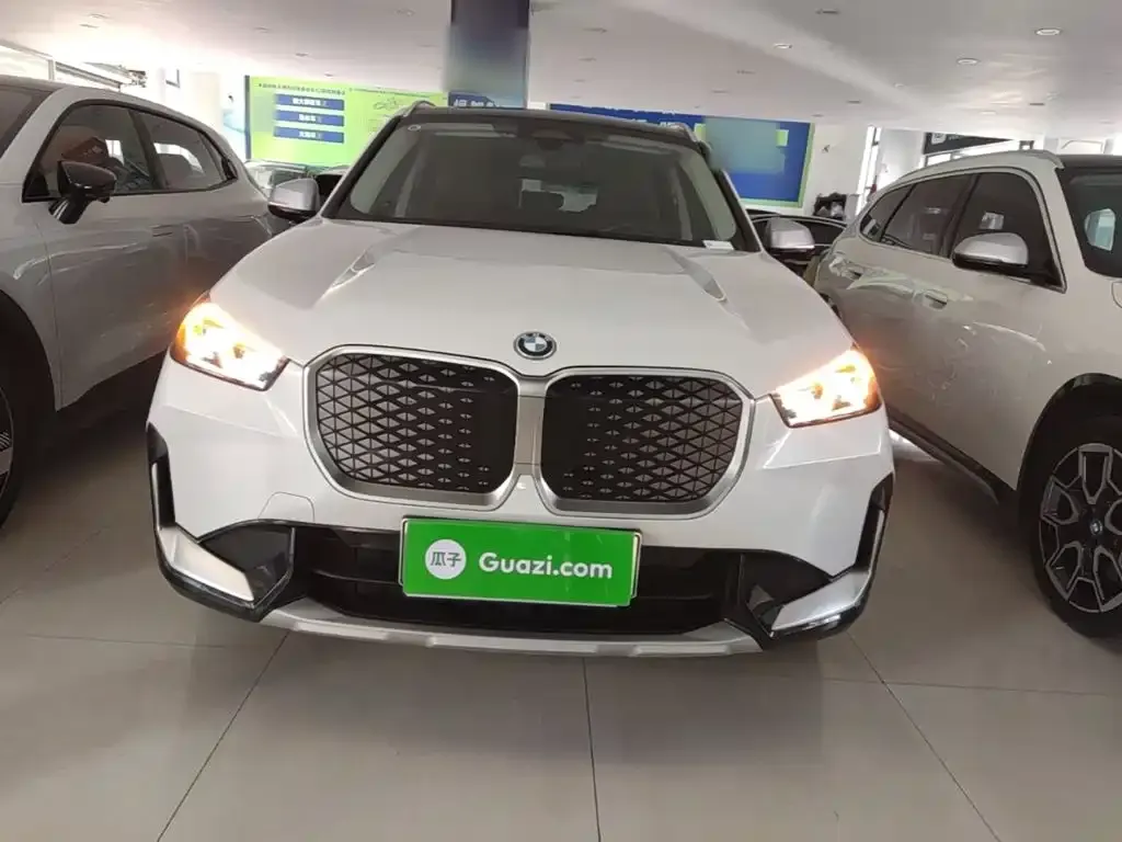 BMW iX1 xDrive30L X Design Package 2024 — фото 3
