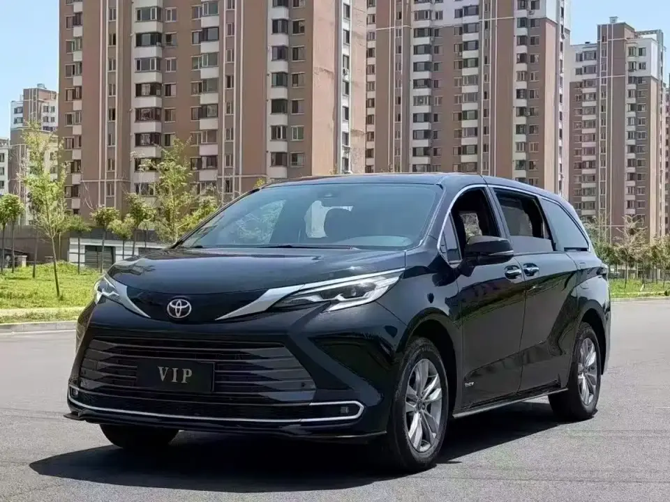 Toyota Sienna 2.5L Hybrid AWD Luxury Edition 2025