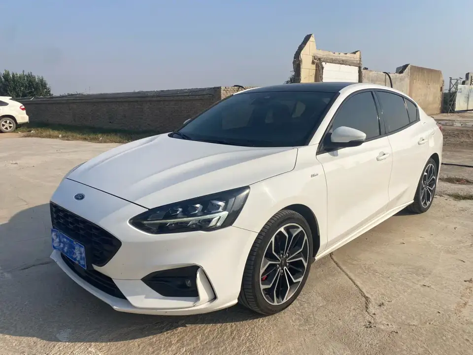 Ford Focus Sedan EcoBoost 180 Auto ST Line 2021